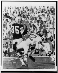 Green Bay Packers (#85 Max McGee) play Kansas City Chiefs (#22 Willie Mitchell) in Super Bowl 1967 at Los Angeles Coliseum