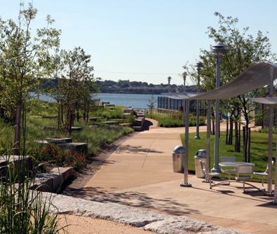 view from the amphitheater looking toward the East River | courtesy of Mathews Nielsen Landscape Architects, P.C.