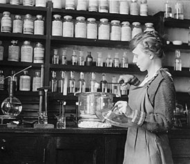 Black and white photgraph of a woman in a laboratory.