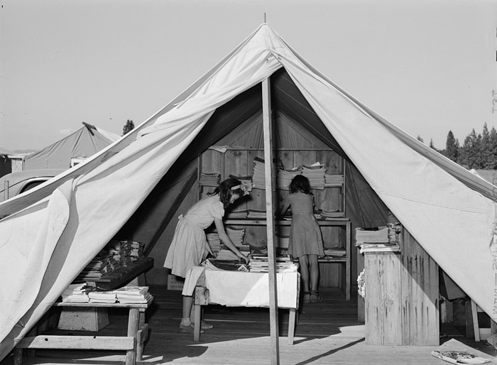 Library tent at the FSA (Farm Security Administration) mobile camp for migratory farm workers. Odell, Oregon.