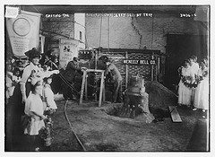 Casting the Suffrage "Liberty Bell" at Troy (LOC)