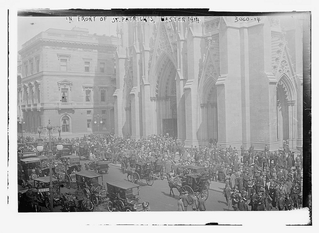 In front of St. Pat's, Easter 1914 (LOC)