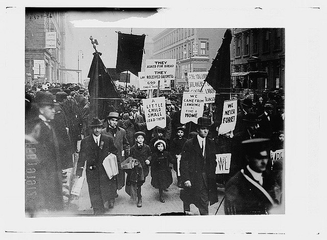 Lawrence, Mass strikers parading in N.Y.C. 1911 (LOC)