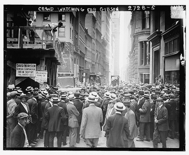 Crowd waiting for Gibson (LOC)