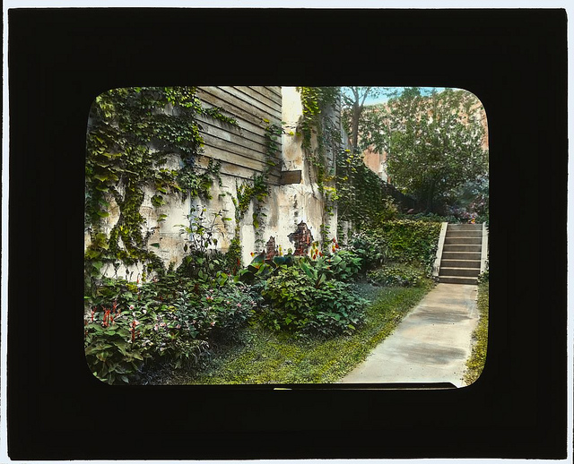 [Unidentified city garden, probably New York, New York. (LOC)