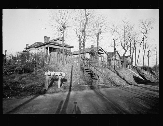 Cheap partly-constructed houses lacking water and sewage, Lockland, Ohio (LOC)