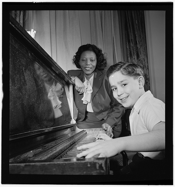 [Portrait of Mary Lou Williams and Roger Barnet, Waldorf-Astoria, Suite 4-B, New York, N.Y., ca. Mar. 1947] (LOC)