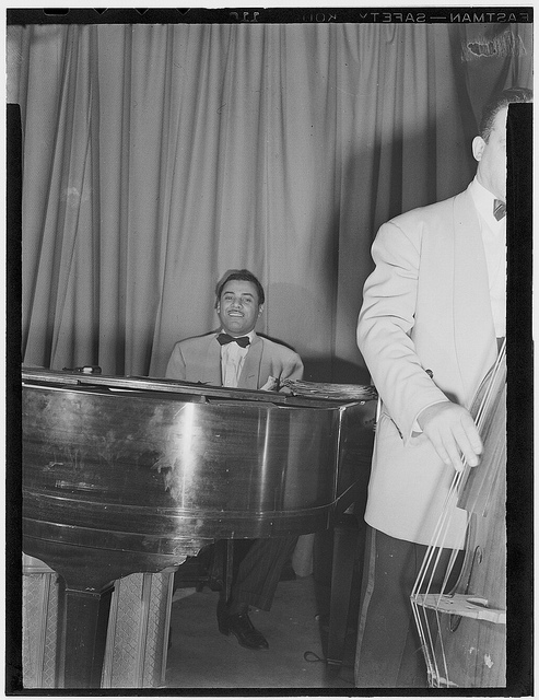 [Portrait of Billy Kyle, New York, N.Y.(?), between 1938 and 1948] (LOC)