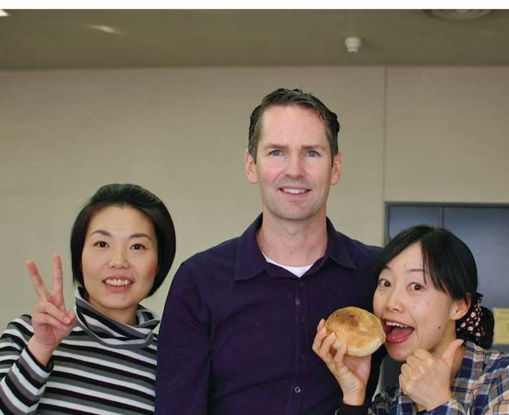 Nagoya American Cententer Director as cooking instructor