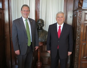 Ambassador Anthony Wayne with 
recently sworn-in Secretary of Education Emilio Chuayffet Chemor 