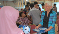 Doreen John distributing Education USA materials to students. (U.S. Embassy photo)