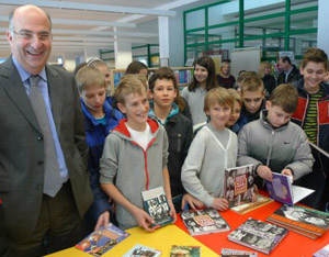 Ambassador Visits Karlovac Library (State Dept.) 