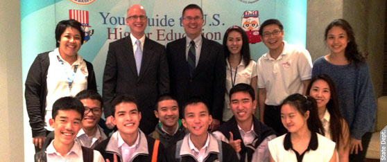 (January 24, 2013) Consul General Foster opened the EducationUSA Fair in Chiang Mai, co-hosted by Embassy Bangkok and the Academy for EducationUSA (ACE), at the Dusit D2 Hotel.