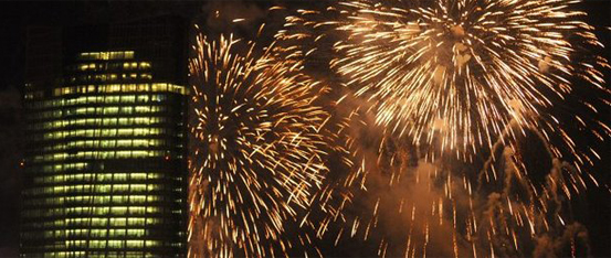 La nuit de l’inauguration: feux d’artifice du côté de la tour CMA-CGM 