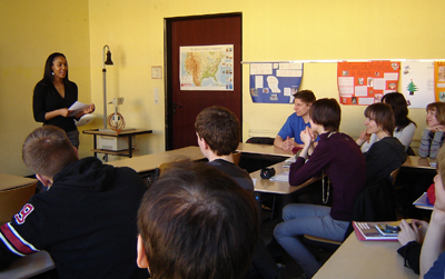 An American intern adressing German students (Photo: US Dept. of State)