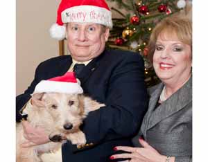 Generalkonsul Kevin C. Milas und seine Gattin Eileen wünschen zu den Feiertagen und zum Neuen Jahr alles Gute. (Foto: State Department)