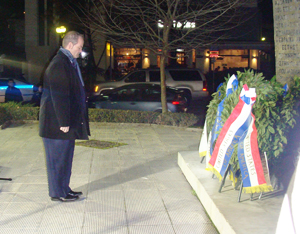 Principal Officer Sanders laying a wreath in honor of the Greek-Jewish victims of Holocaust from Larissa (State Department Photo) 
