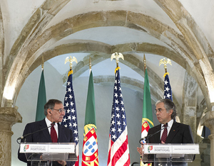 Secretário Leon Panetta e Ministro da Defesa Aguiar-Branco (Foto: DOD)
