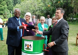 Ambassador Wharton and Harare Mayor Masunda participate during the green campaign launch 