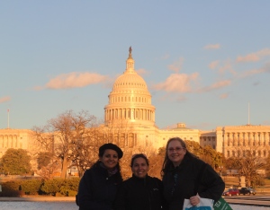 Las tres profesoras de Coyhaique, Iquique y Temuco en el día de la jornada de orientación en Washington, D.C. (cortesía)