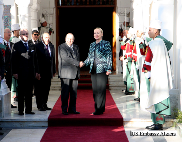 وزيرة الخارجية كلينتون تزور الجزائر 