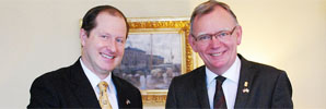 Ambassador Brzezinski together with the Governor of West Sweden, Lars Bäckström. (Embassy photo)