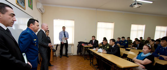 Посольство США оказывает содействие сотрудникам правоохранительных органов Туркменистана в изучении английского языка (Фото: Посольство США).
