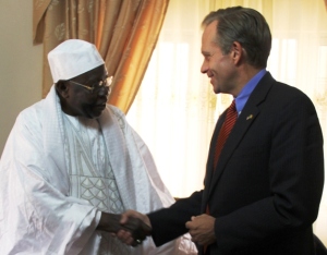 Ambassador Lukens (right) welcomed by the spokesperson of the Tidiane Caliphate Serigne Abdoul Aziz Sy[Photo Dpt of State]