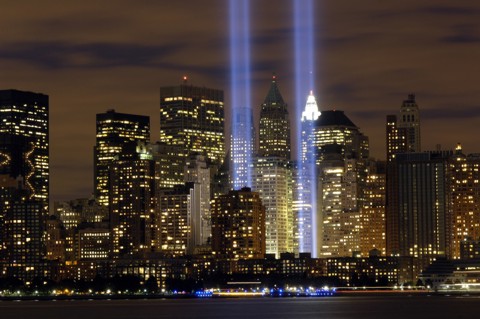 Vaade New Yorgi valgussammastele (USAF foto: Denise Gould, 2006)