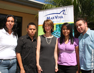 La Embajadora Anne Andrew se reunió con representantes de las organizaciones no gubernamentales MarViva, FundaVida, Acción Joven, Visión Mundial y Boy with a ball. 