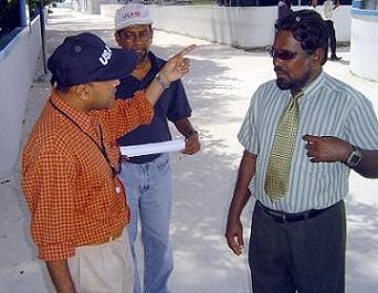USAID staff members with a Maldivian government official (USAID/Dick Edwards)