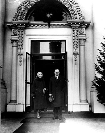 President Hoover and Mrs. Hoover in front of the portico of the White House, 1931. 1931-A41A