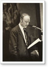 [Francis Crick lecturing at Cambridge University]. [ca. 1950-1960].