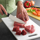 cortar la carne cruda