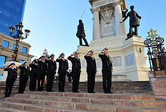 Homenaje a héroes navales