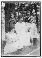 Mme. Louise Homer and children  (LOC)