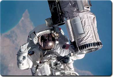 STS-104 Mission Specialist Michael Gernhardt performs a Station spacewalk