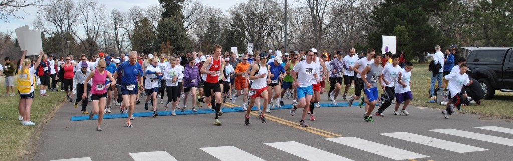 Runners leaving start line during a race