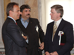 As VeriSign Director of Public Policy Michael Aisenberg (center) listens, VeriSign Chairman and Chief Executive Officer Stratton Sclavos (left) casually discusses meeting issues with James F.X. Payne, Senior Vice President and General Manager for Qwest Communications’ Government Services Division