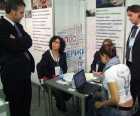 Eurasia Regional Marketing Officer Adam Gartner (left) joins a group learning about VOANews.com at Russia's Internet World Marketing event.