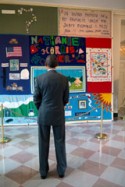 Obama Viewing AIDS Quilt