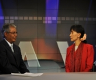 VOA Burmese Journalist Kyaw Zan Tha interviews Aung San Suu Kyi at VOA in Washington. 