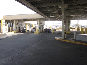 Cars driving through the El Paso border crossing