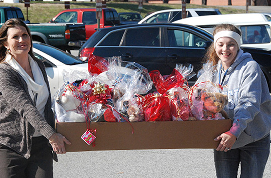 Front page image for: DLA Aviation delivers valentines, baskets to hospitalized veterans