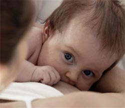 baby look up breastfeeding