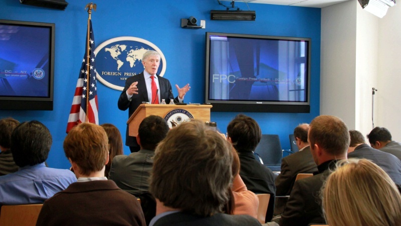 Date: 03/29/2012 Location: New York, NY Description: Robert Hormats, Under Secretary of State for Economic Growth, Energy and Environment, briefs at the New York Foreign Press Center as part of a foreign media tour on ''The U.S. Economy and Its Global Role: Perspectives from Wall Street and Main Street.'' - State Dept Image