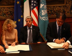 Dr. Volkow, Undersecretary Giovanardi, and Dr. Serpelloni (left to right) sign the memorandum of understanding.