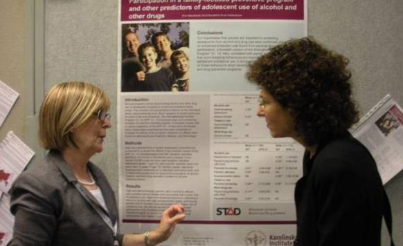 Eve E. Reider, Ph.D., NIDA Division of Epidemiology, Services and Prevention Research (right), talks with Eva Skarstrand, Karolinska Institute, Stockholm, Sweden