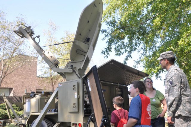 35th Signal Brigade showcases technology