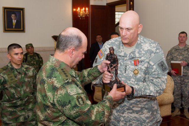 Odierno Meets with Colombian Army Chief of Staff